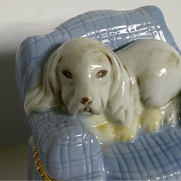 Dog Trinket Box Blue Chair Ceramic Hinged Lid Puppy Container Cocker Spaniel - Picture 3 of 16